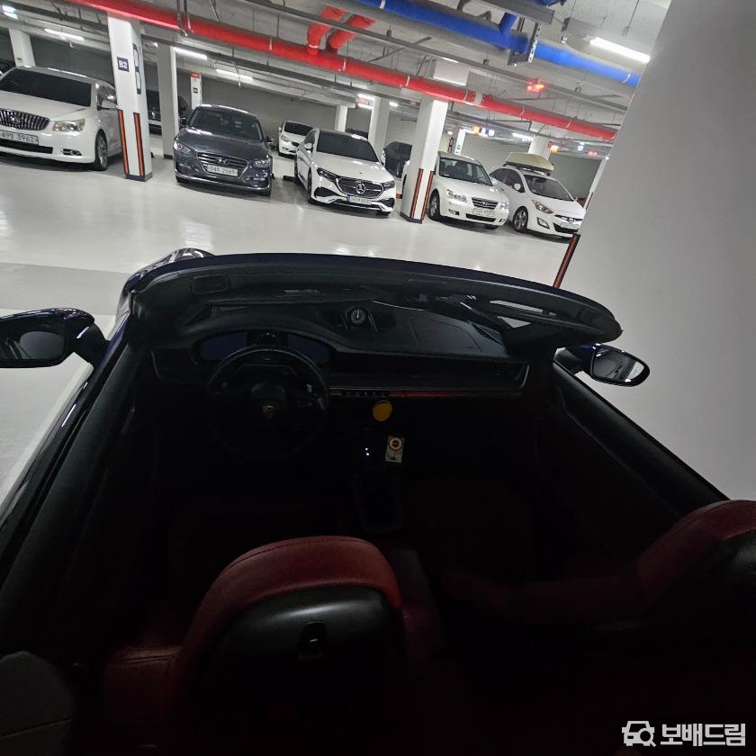 포르쉐 911 카레라 4 카브리올레 2021 파란색 사진 5