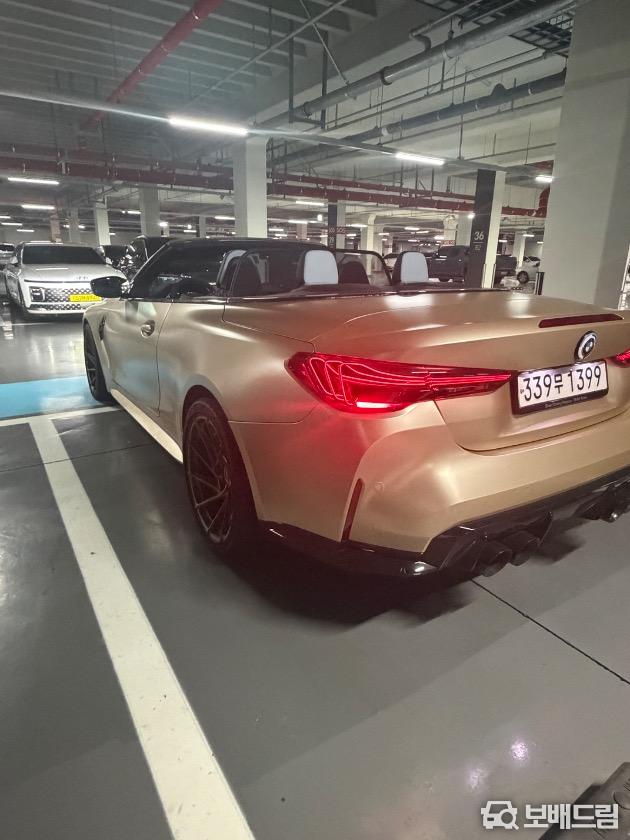 BMW M4 컴페티션 컨버터블 M xDrive 퍼스트 에디션 2022 베이지 사진 6
