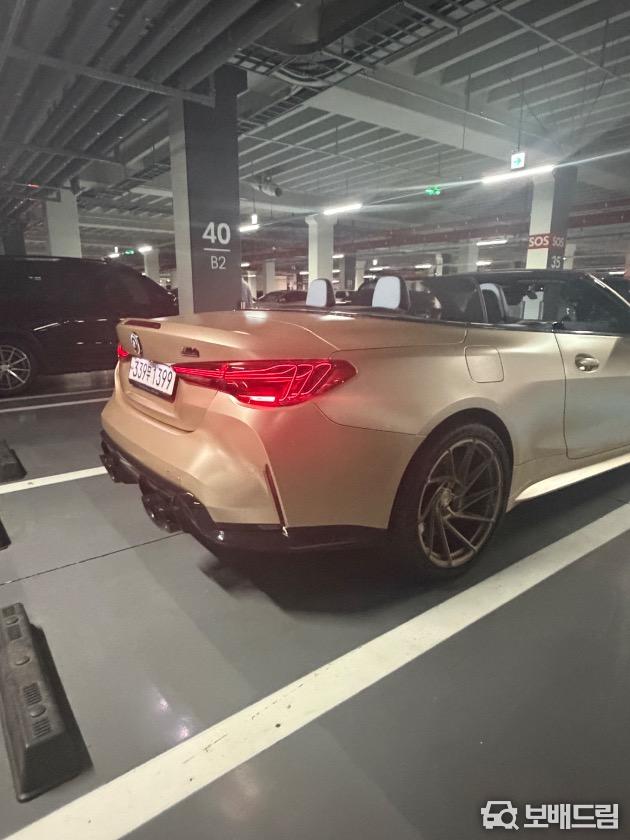 BMW M4 컴페티션 컨버터블 M xDrive 퍼스트 에디션 2022 베이지 사진 8